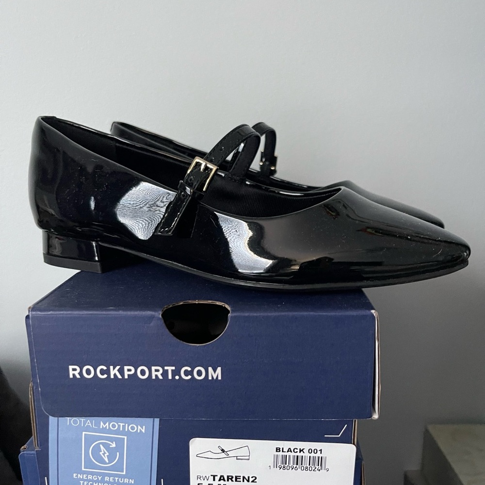 NIB ROCKPORT TAREN TOTAL MOTION POINTY TOE DRESS FLATS 5.5M Black Patent Leather